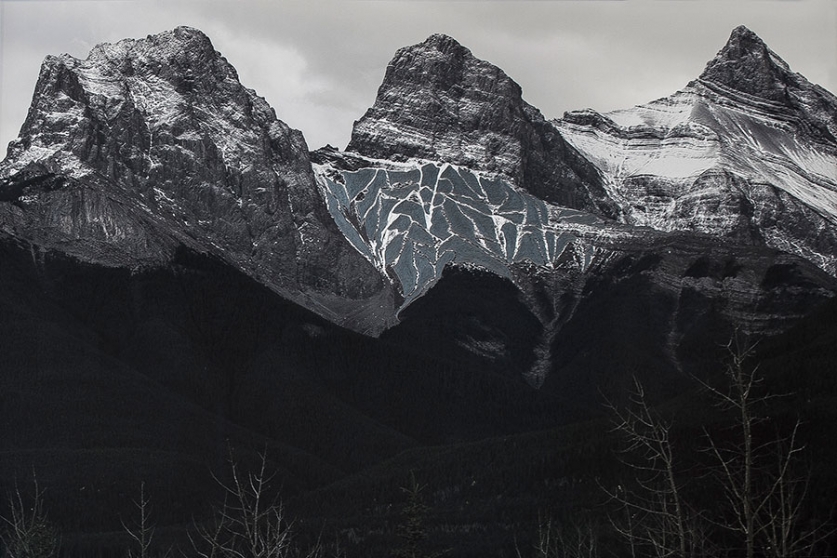 http://www.passport.mirunadragan.com/files/gimgs/th-12_Dragan11_TheMountainsAreMirrors6-web.jpg